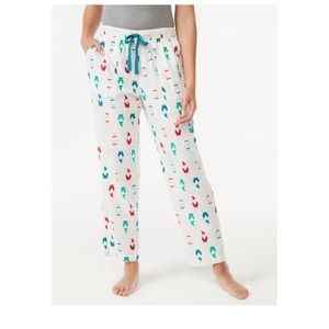 Super cute gnome pajama bottoms. New with tags.